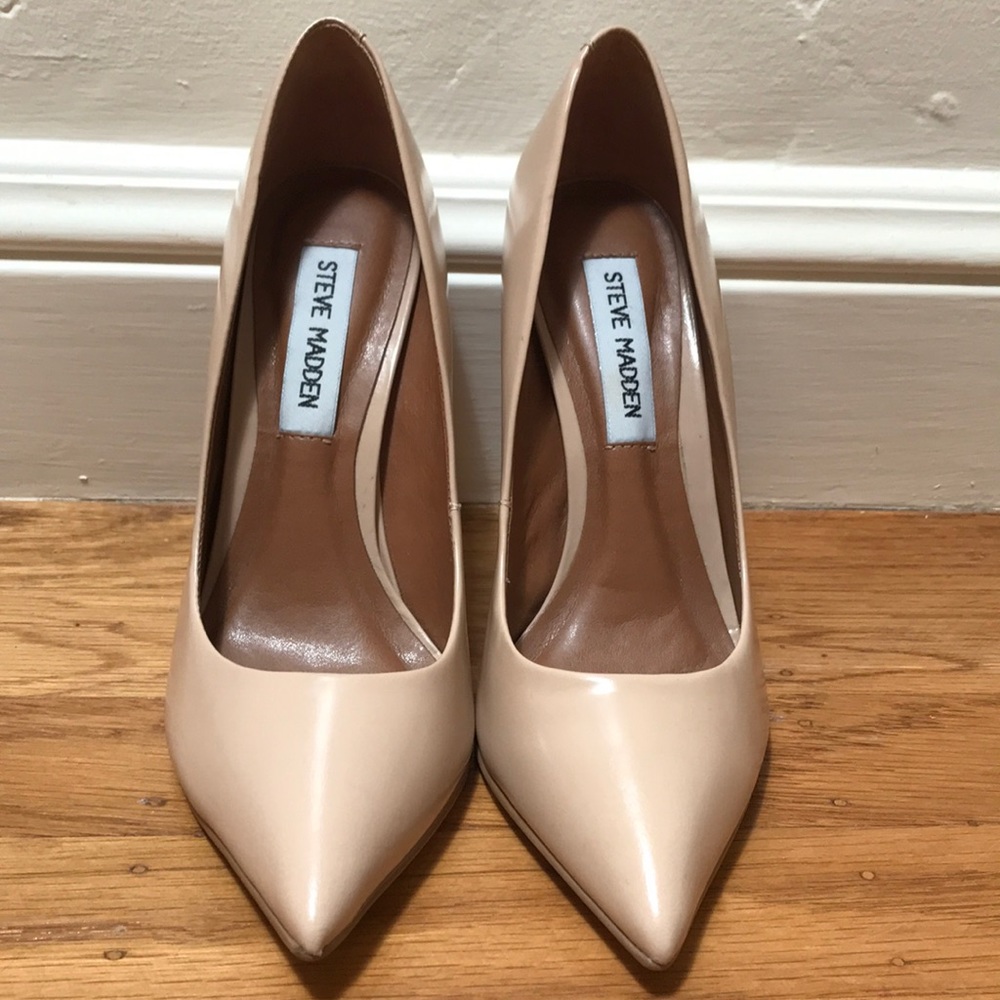 BNWOT Vala Nude Patent Heels